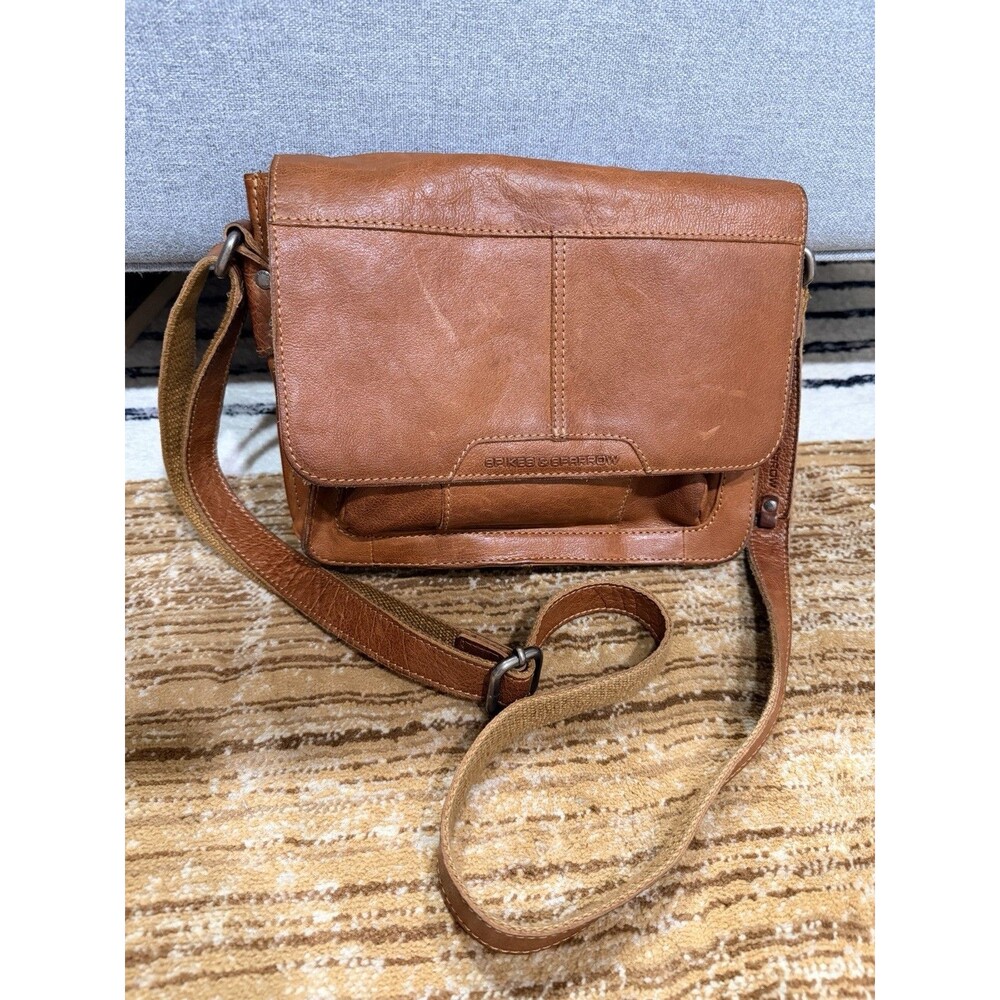 100 % leather Spikes and Sparrow Brandy Crossbody bag messenger 10.5x8